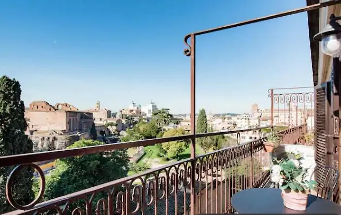 Spacious Penthouse With Stunning Views Of Historic Landmarks Rzym